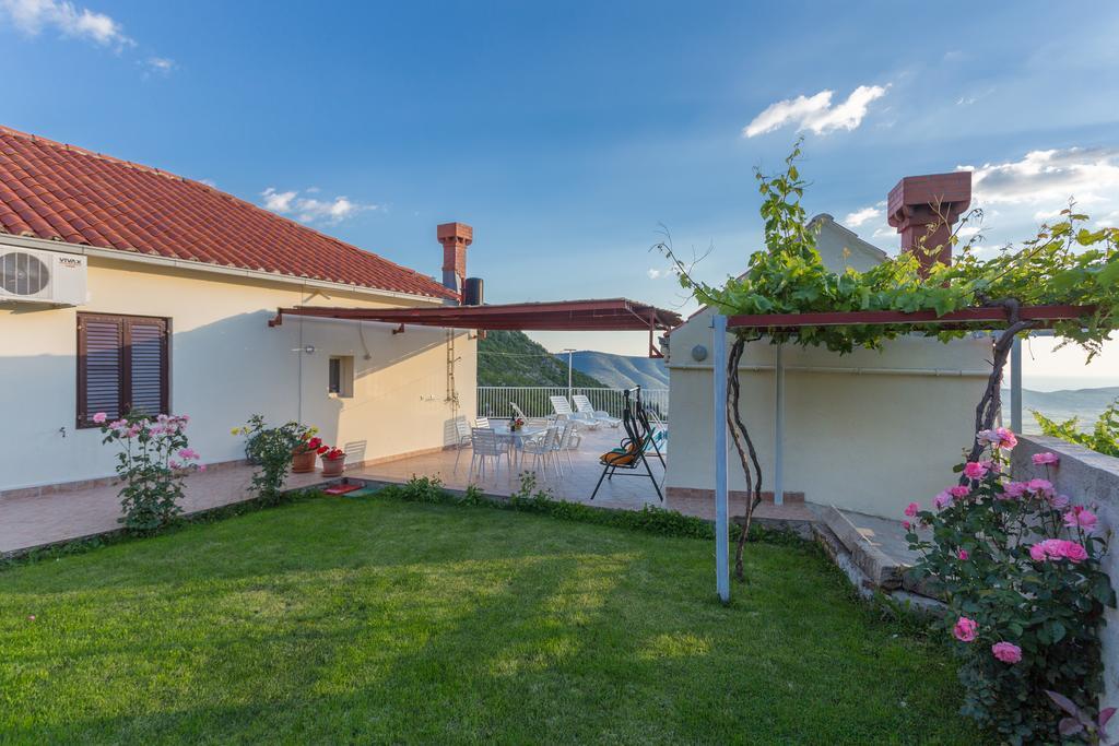 Holiday Home Urlovic Gruda Esterno foto