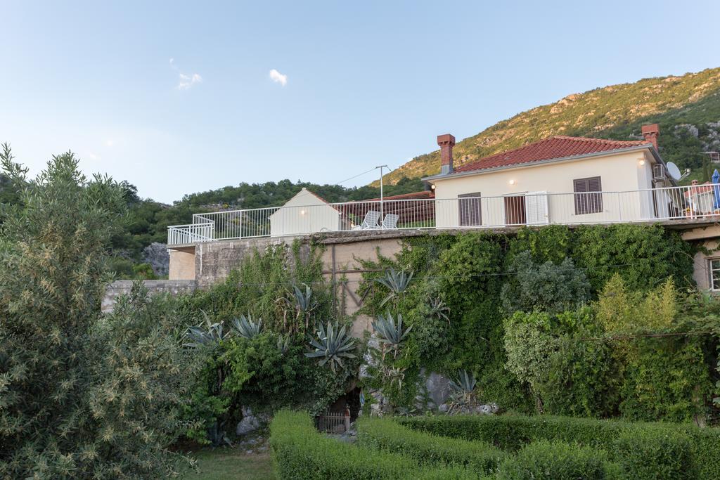 Holiday Home Urlovic Gruda Esterno foto